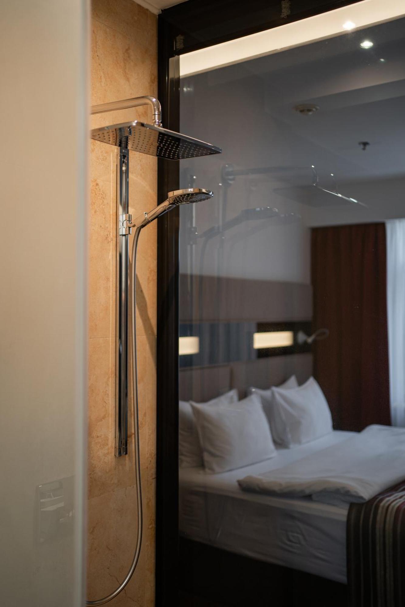 11 Mirrors Design Hotel Kyiv Exterior photo