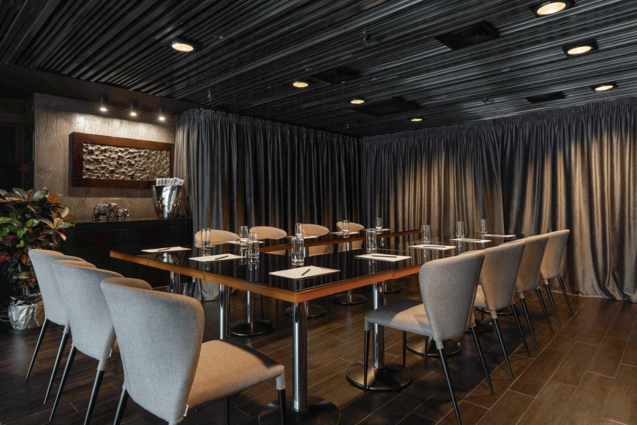 11 Mirrors Design Hotel Kyiv Exterior photo